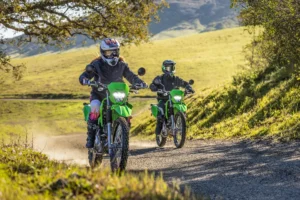 軽量でコンパクトなデュアルパーパスモデル「KLX230」、「KLX230 S」が、走行性能と快適性をよりアップさせて11月27日に新たに登場【カワサキモータースジャパン】