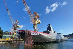 防衛省向け3,900トン型護衛艦「ながら」の命名・進水式を長崎で実施【三菱重工業】