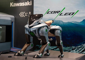 大阪・関西万博で未来の新感覚オフロードパーソナルモビリティ「CORLEO」を披露【川崎重工業】