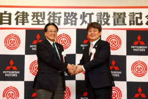 三菱自動車、PHEVのバッテリーを再利用した自律型街路灯を発売