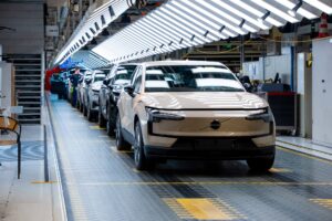 ボルボ・カーズ、ベストセラーEV「EX30」の生産を欧州で開始