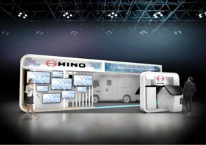 日野自動車、「人とくるまのテクノロジー展 2025」に出展―居室の新たな活用例として日野デュトロ Z EV モバイルオフィスを初公開―【日野自動車】