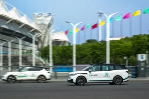 Apollo GoとWaymoが推進：AI搭載自動運転配車サービスの拡大