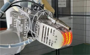 次世代エッジ処理の新基準！メトロ電気工業と芝浦機械が開発した「樹脂成形品エッジ処理システム」