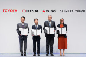 ダイムラートラック、三菱ふそう、日野、トヨタ、三菱ふそうと日野の統合に関する最終合意を締結