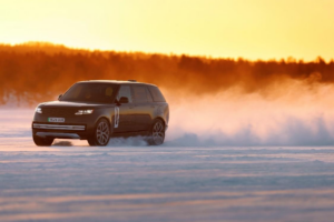「RANGE ROVER ELECTRIC」プロトタイプ車両のテストが完了 北極圏の極寒環境下の氷上で驚異的なパフォーマンスを実証