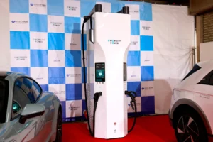 最大出力350kW/口、最大電圧1,000V 次世代超急速充電器「SERA-400」を初公開【東光高岳】