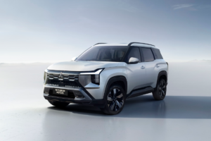 三菱自動車、新型ミッドサイズSUV『デスティネーター』をインドネシアで世界初披露