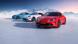 アルピーヌ最初のモデルを彩ったトリコロールカラーを創立70周年を記念する特別な限定モデルに採用