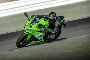 カワサキより2025年9月1日に「Ninja ZX-4R SE」「Ninja ZX-4RR」を新たなカラー＆グラフィックで発売