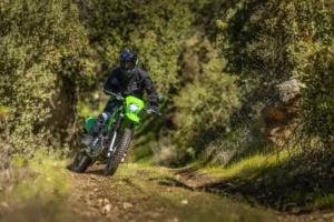 カワサキより2025年9月15日に「KLX230」「KLX230 S」を新たなカラー＆グラフィックで発売