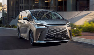 LEXUS、「LM」を一部改良