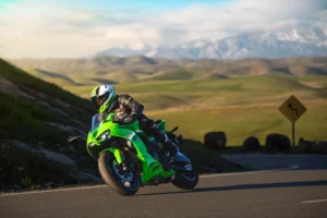 走りを楽しむすべての人へ—カワサキ「Ninja ZX-6R」新しいカラー＆グラフィックで2025年9月27日に発売