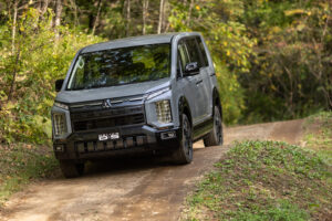 三菱自動車、大幅改良したオールラウンドミニバン新型『デリカD:5』を1月9日に発売