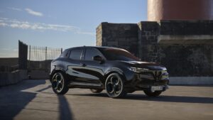 アルファ ロメオ 限定車「JUNIOR Ibrida INTENSA」を発売