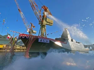 防衛省向け3,900トン型護衛艦「よしい」の命名・進水式を長崎で実施【三菱重工業】