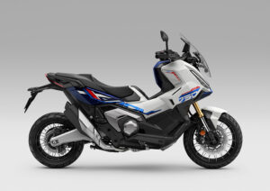 大型クロスオーバーモデル「X-ADV」のカラーリングを変更し発売【本田技研工業】