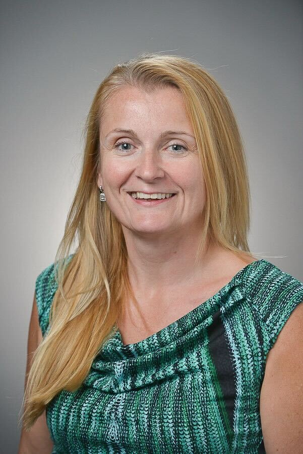 Joely Scott Thomas 氏