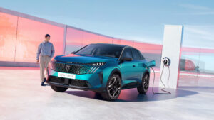 プジョー フラッグシップモデル3008初の電気自動車 「E-3008」を発売