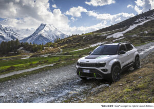 ジープ 初の四輪駆動ハイブリッドモデル 「Jeep® Avenger 4xe Hybrid」登場