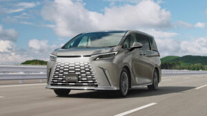 LEXUS、「LM」を一部改良