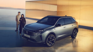 プジョー 7シートSUV 新型「PEUGEOT 5008 HYBRID」登場