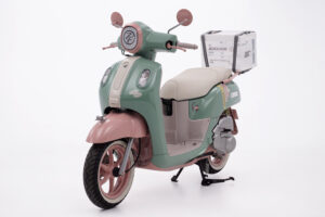 ヤマハ発動機の新型ファッションスクーター「Fazzio」と人気バンド「ずっと真夜中でいいのに。」とのコラボレーション車両をYamaha Sound Crossing Shibuyaで展示