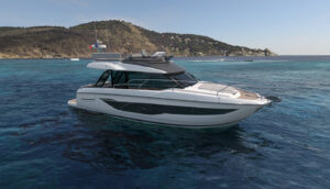 大型サロンクルーザー「PRESTIGE F4.3」 新発売【ヤマハ発動機】