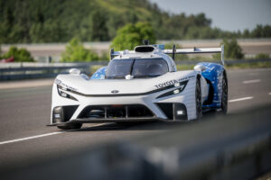 液体水素を燃料とする「TR LH2 Racing Prototype」デモ走行を初披露【トヨタ自動車】