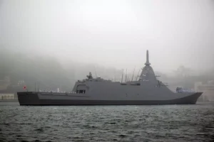 防衛省向け3,900トン型護衛艦「なとり」を長崎にて引渡し【三菱重工業】