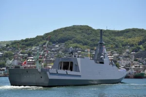 防衛省向け3,900トン型護衛艦「ながら」を長崎にて引渡し【三菱重工業】