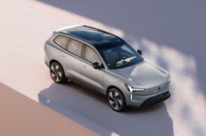 ボルボの新たなフラッグシップSUV、「ボルボEX90」発売