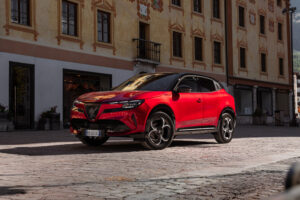 アルファ ロメオ 限定車 「JUNIOR Ibrida Sport Speciale」を発売