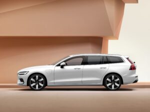 ボルボV60に、特別仕様車「Ultra B4 Classic Edition」および「Ultra T6 AWD Plug-in hybrid Selection」を導入