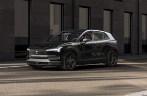 ボルボEX30に、「Black Edition」を導入